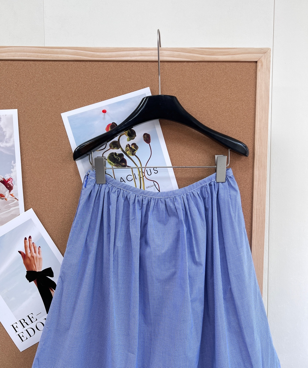 🆕Miu Miu 新款蓝格纹花边A字短裙。miu系少女感的元气担当，复古甜妹本命单品！- 清新蓝细格纹面