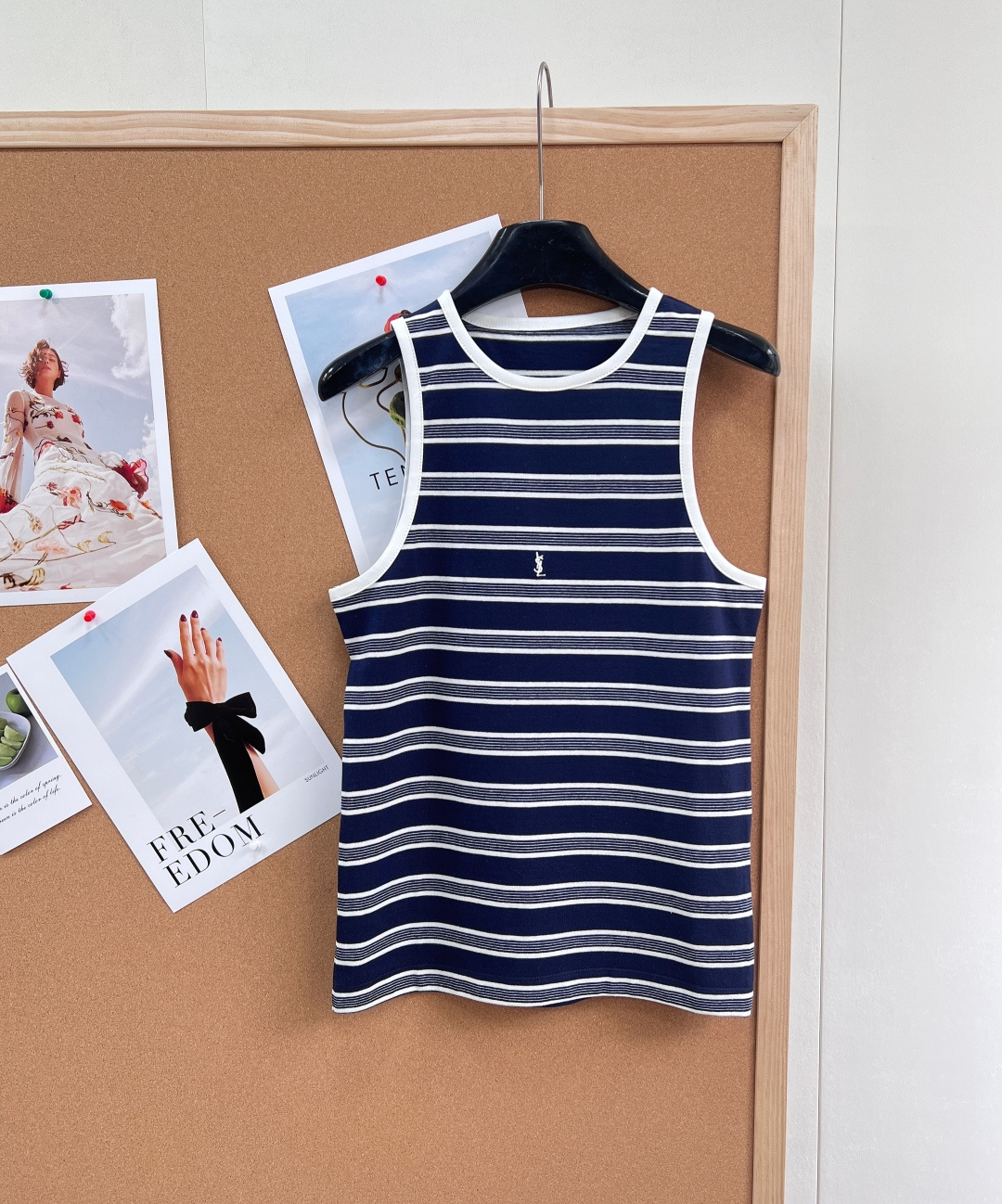 NO:792033,Saint Laurent classic YSL letter embroidered striped vest - Retro striped aesthetic navy bottom with off-white pinstripes, classic French navy style, visually slimming and high-end, replicating the original proportions and colors, restoring YSL's iconic lazy feel. - Minimalist tailoring round neck + narrow shoulders and sleeveless design, neat and not flattering on the figure, can be worn alone to create a cool street feel, or layered with shirts/jackets, suitable for a variety of style scenes. - Brand logo details low-key YSL embroidery on the chest  The logo is unobtrusive yet recognizable, and accurately restores luxury-level exquisite craftsmanship. - Made of high-count combed cotton blended fabric, breathable and skin-friendly, with moderate elasticity. It will not make you sweaty when worn in summer, and will not deform or pill easily after long-term wear. - Replicate the original knitting texture and routing technology, and feel soft and drapey, comparable to the authentic wearing experience. - Wear alone with denim shorts/wide-leg pants, it can instantly transform into French street style, refreshing and fashionable. -  Wear it layered with a white shirt/suit to create a layered look that can be worn for commuting and leisure. - Suitable for daily outings, vacations, and dates, it is a versatile and essential item in the wardrobe. Complete with three standards, great deal!  size sml code,,saint laurent,saint laurent,shorts,jackets & coats,shirts,business suit,19860909Saint Laurent 经典YSL字母刺绣条纹背心 - 复古条纹美学藏青底搭配米白细条纹,经典法式海军风,视觉显瘦又显高级,复刻原版比例与配色,还原YSL标志性慵懒感. - 极简剪裁版型圆领+窄肩无袖设计,利落不挑身材,既能单穿打造街头酷感,也可叠穿衬衫/外套,适配多种风格场景. - 品牌标识细节胸口低调刺绣YSL Logo,不张扬却自带辨识度,精准还原奢侈品级精致工艺. - 选用高支精梳棉混纺面料,透气亲肤、弹力适中,夏季穿着不闷汗,久穿不易变形起球. - 复刻原版针织纹理与走线工艺,手感软糯有垂坠感,媲美正品的穿着体验. - 单穿搭配牛仔短裤/阔腿裤,秒变法式街头风,清爽又时髦. - 叠穿内搭白衬衫/西装,打造层次感,通勤休闲都能hold住. - 日常出街、度假旅行、约会穿搭都适配,是衣橱里的百搭刚需款.三标齐全,大货出！ 尺码sml 编码,,saint laurent,saint laurent,shorts,jackets & coats,shirts,business suit,,Women's clothing