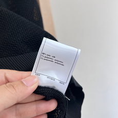 🆕Chanel 镂空V领刺绣logo针织背心,- 优雅V领剪裁:深V领设计修饰颈部线条,拉长脖颈比例,自 🆕Chanel 镂空V领刺绣logo针织背心,- 优雅V领剪裁:深V领设计修饰颈部线条,拉长脖颈比例,自