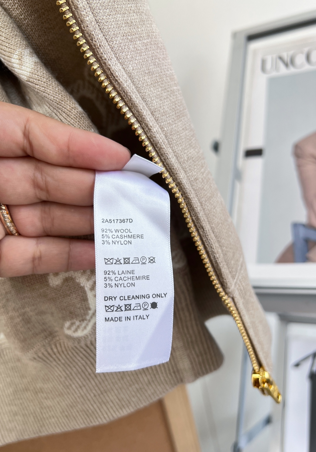 🆕CELINE新款字母徽标钩花连帽针织开衫，慵懒与高级的双向奔赴，浅驼色的温柔质感，一穿上就自带松弛氛围