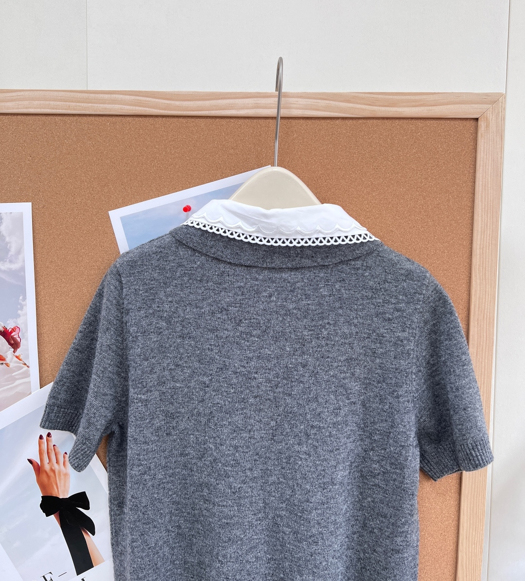 🆕Miu Miu 新品羊毛娃娃领针织衫，甜而不腻的学院风单品，是打造少女感的绝佳选择！ 细节亮点- 软糯