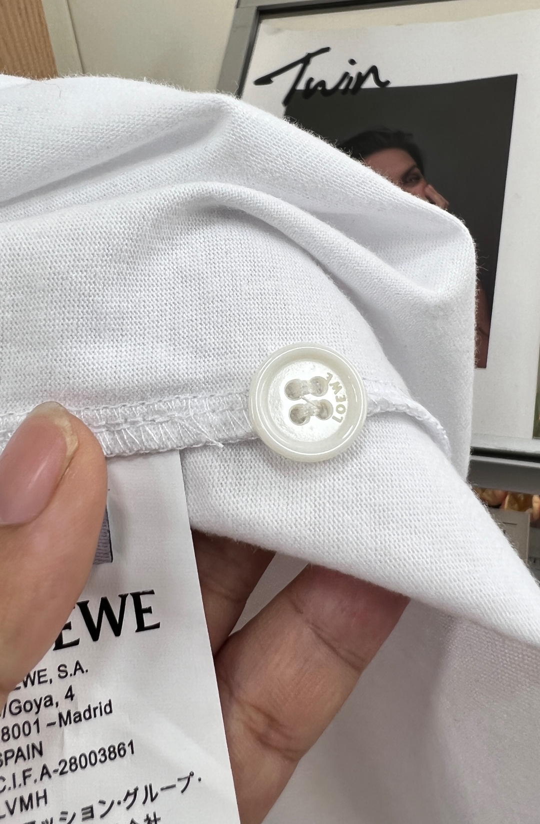 🆕LOEWE2026春夏T恤灵感来自1940年王冠LOGO，正面“DESDE1846MADRID字样+皇