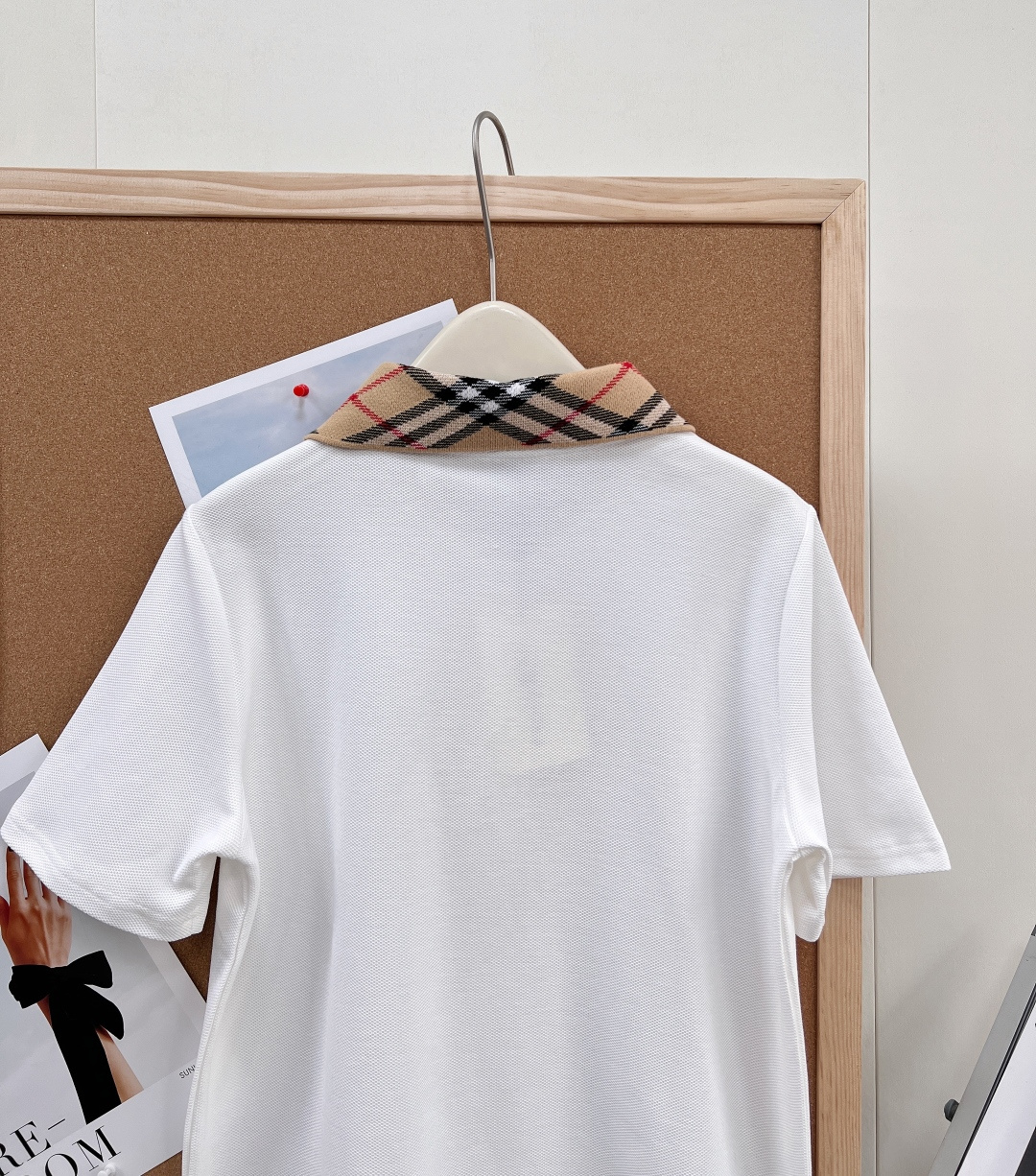 🆕BURBERRY新款巴宝莉格纹翻领Polo衫短袖介这款Polo衫是Burberry标志性的经典英伦风单