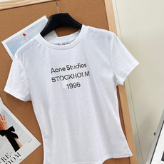 🆕 ACNE STUDIO 做旧正肩修身短袖T恤复古基调 + 品牌基因印花呈现出明显做旧感,字体边缘不规 🆕 ACNE STUDIO 做旧正肩修身短袖T恤复古基调 + 品牌基因印花呈现出明显做旧感,字体边缘不规