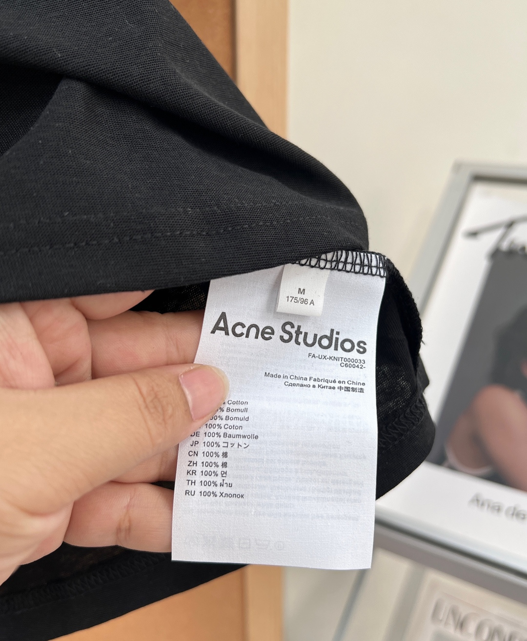 🆕 ACNE STUDIO 做旧正肩修身短袖T恤复古基调 + 品牌基因印花呈现出明显做旧感,字体边缘不规 🆕 ACNE STUDIO 做旧正肩修身短袖T恤复古基调 + 品牌基因印花呈现出明显做旧感,字体边缘不规