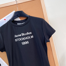 🆕 ACNE STUDIO 做旧正肩修身短袖T恤复古基调 + 品牌基因印花呈现出明显做旧感,字体边缘不规 🆕 ACNE STUDIO 做旧正肩修身短袖T恤复古基调 + 品牌基因印花呈现出明显做旧感,字体边缘不规