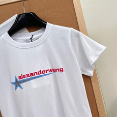 🆕ALEXANDERWANG 大王正肩修身星形图案烫钻短袖T恤。修身版型勾勒利落线条,显瘦显比例,性感与 🆕ALEXANDERWANG 大王正肩修身星形图案烫钻短袖T恤。修身版型勾勒利落线条,显瘦显比例,性感与
