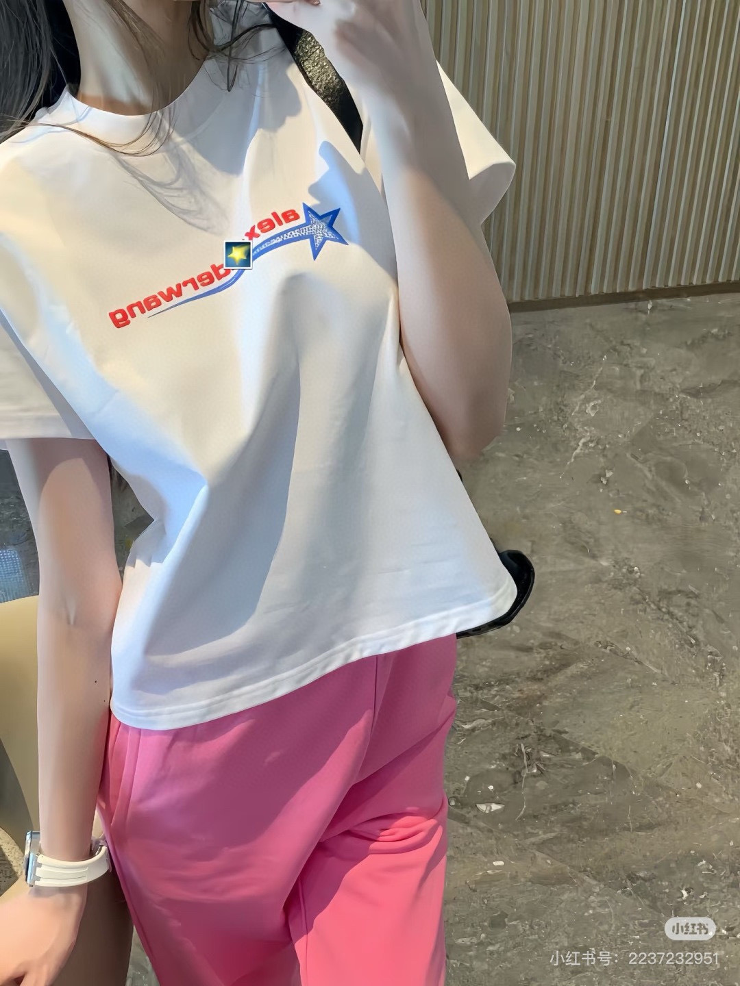 NO:798374,Slim cut, neatly showing off your figure, unobtrusive diamond embellishments, low-key and luxurious,,19860909修身剪裁,利落显身材,钻饰点缀不张扬,低调轻奢,,,Women's clothing
