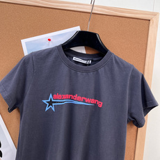 🆕ALEXANDERWANG 大王正肩修身星形图案烫钻短袖T恤。修身版型勾勒利落线条,显瘦显比例,性感与 🆕ALEXANDERWANG 大王正肩修身星形图案烫钻短袖T恤。修身版型勾勒利落线条,显瘦显比例,性感与