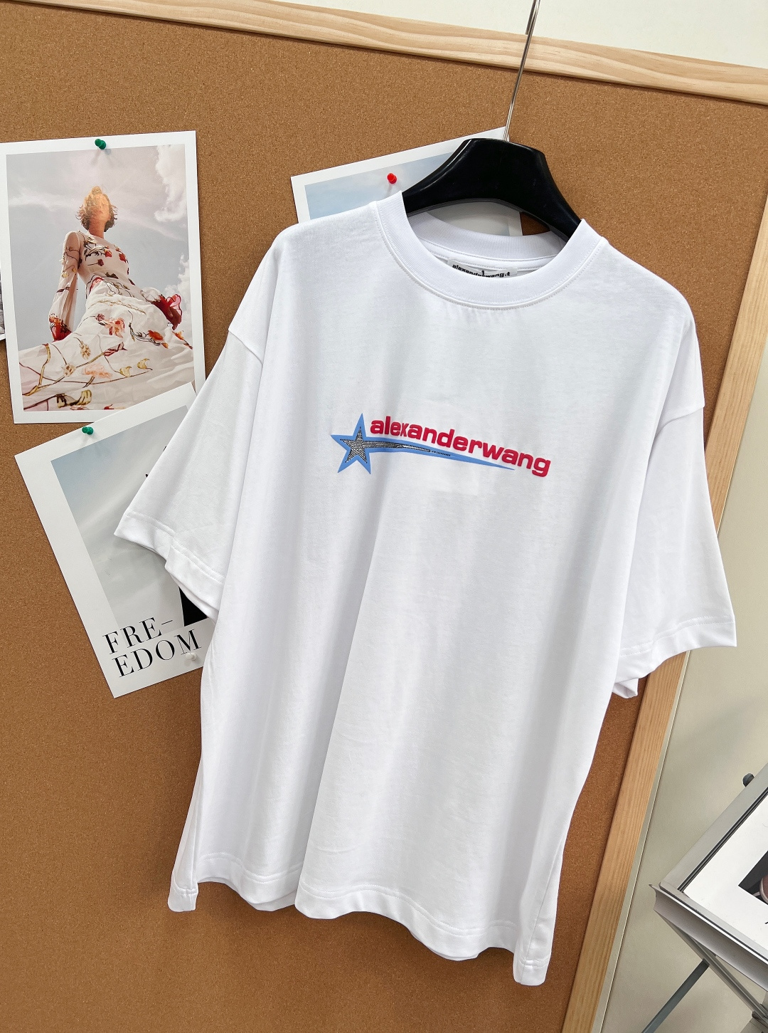 🆕ALEXANDERWANG 大王星形图案烫钻短袖T恤。宽松版型，随性松弛感天花板，大王标志性廓形。利落