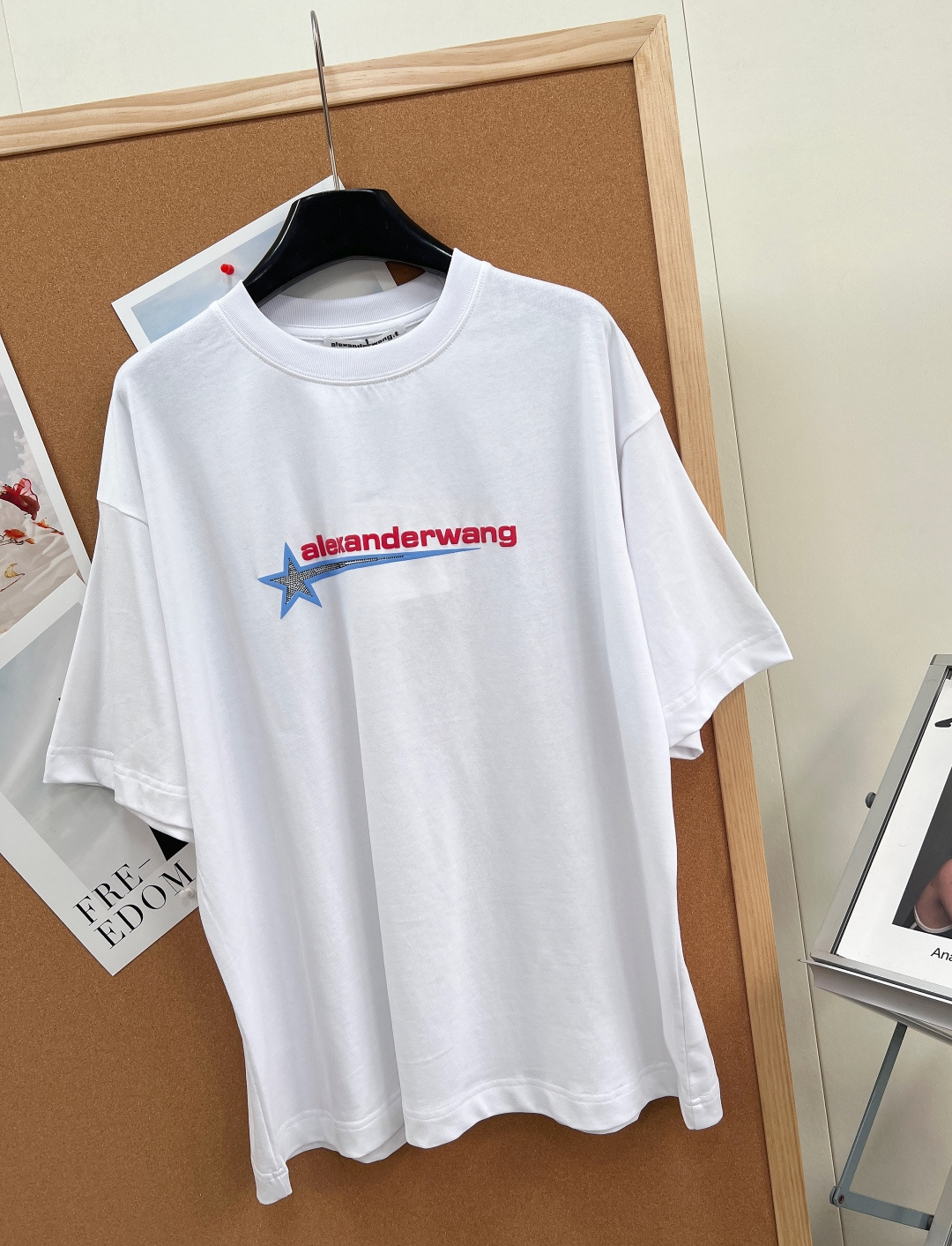 🆕ALEXANDERWANG 大王星形图案烫钻短袖T恤。宽松版型，随性松弛感天花板，大王标志性廓形。利落