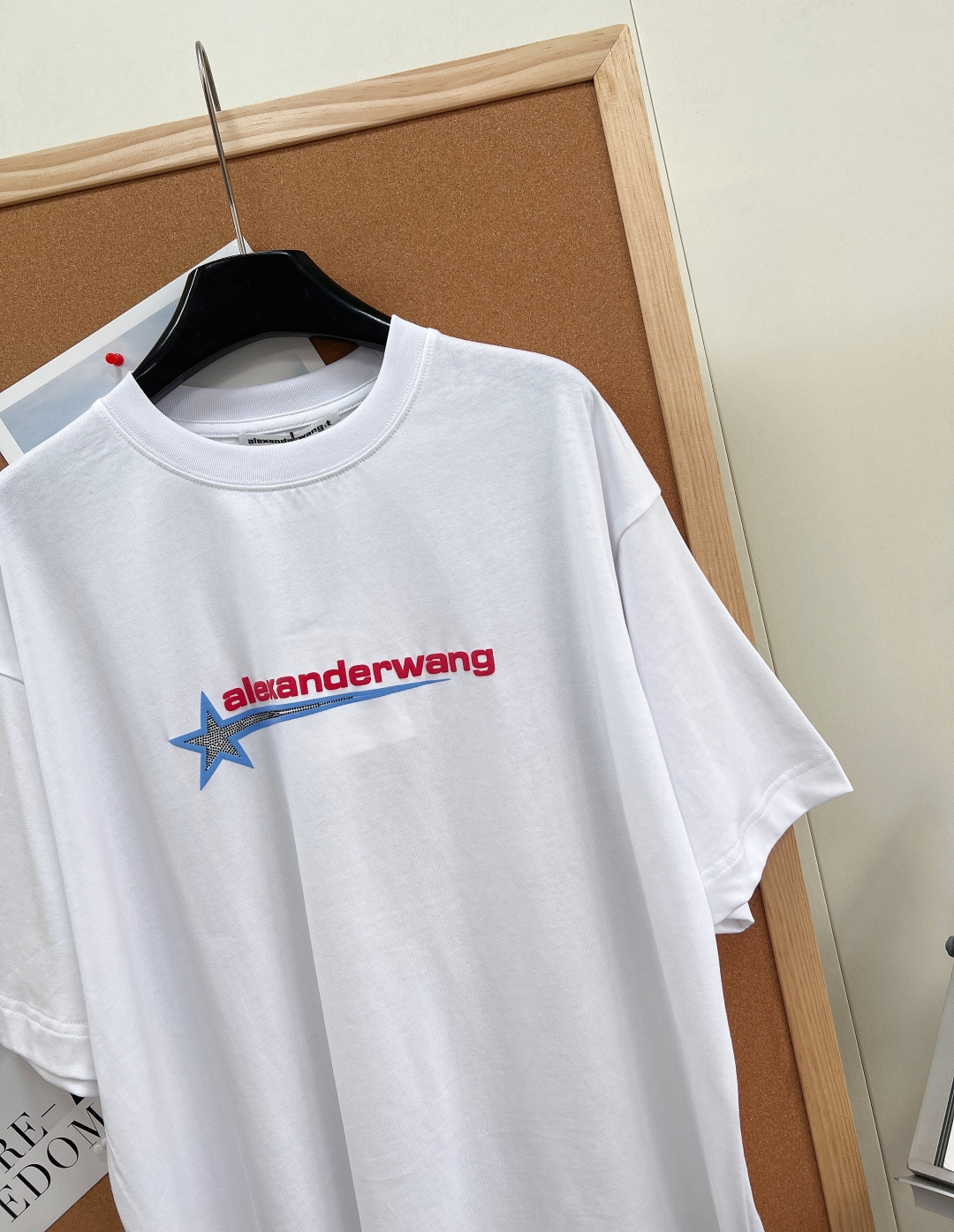 🆕ALEXANDERWANG 大王星形图案烫钻短袖T恤。宽松版型，随性松弛感天花板，大王标志性廓形。利落