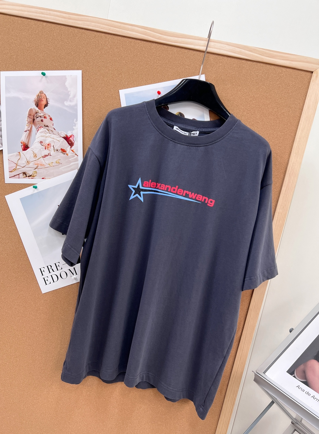 🆕ALEXANDERWANG 大王星形图案烫钻短袖T恤。宽松版型，随性松弛感天花板，大王标志性廓形。利落