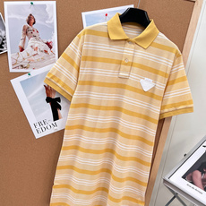 🆕Prada2026新款春夏系列的黄白条纹Polo短袖连衣裙,精准拿捏了轻奢优雅与日常实穿的双重调性。- 🆕Prada2026新款春夏系列的黄白条纹Polo短袖连衣裙,精准拿捏了轻奢优雅与日常实穿的双重调性。-