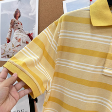 🆕Prada2026新款春夏系列的黄白条纹Polo短袖连衣裙,精准拿捏了轻奢优雅与日常实穿的双重调性。- 🆕Prada2026新款春夏系列的黄白条纹Polo短袖连衣裙,精准拿捏了轻奢优雅与日常实穿的双重调性。-