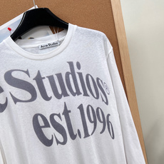 🆕ACNE STUDIO 做旧字母长袖T恤Acne Studios以品牌创立年份「」为灵感,打造这件标志 🆕ACNE STUDIO 做旧字母长袖T恤Acne Studios以品牌创立年份「」为灵感,打造这件标志