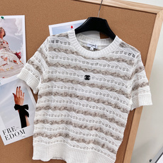 🆕CHANEL2026新款夏季高定香系条纹镂空针织短袖,延续26秀场法式基因,米白基底邂逅咖色麻花织带, 🆕CHANEL2026新款夏季高定香系条纹镂空针织短袖,延续26秀场法式基因,米白基底邂逅咖色麻花织带,