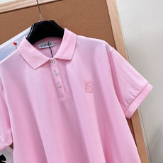 🆕LOEWE新款刺绣Logo Polo衫 |,棉质珠地布打造,透气不闷汗,日常好穿又高级✨经典翻领设计藏 🆕LOEWE新款刺绣Logo Polo衫 |,棉质珠地布打造,透气不闷汗,日常好穿又高级✨经典翻领设计藏
