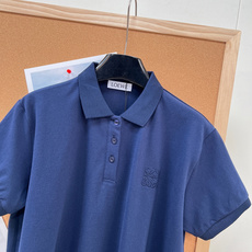🆕LOEWE新款刺绣Logo Polo衫 |,棉质珠地布打造,透气不闷汗,日常好穿又高级✨经典翻领设计藏 🆕LOEWE新款刺绣Logo Polo衫 |,棉质珠地布打造,透气不闷汗,日常好穿又高级✨经典翻领设计藏