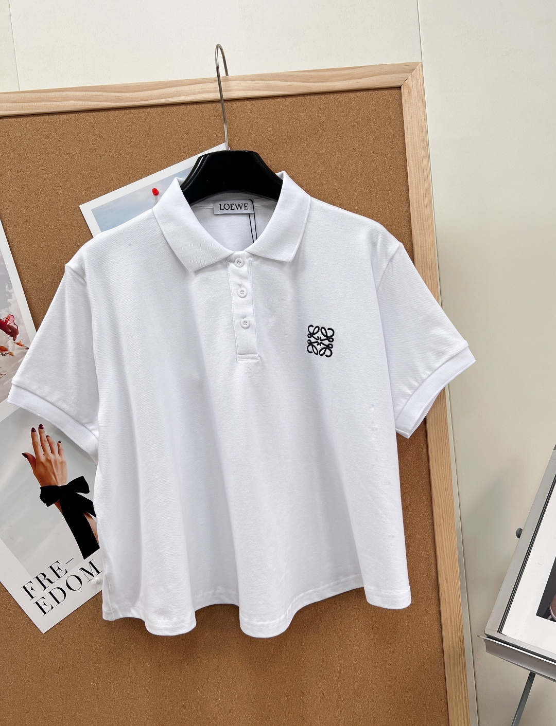 🆕LOEWE新款刺绣Logo Polo衫 |，棉质珠地布打造，透气不闷汗，日常好穿又高级✨经典翻领设计藏