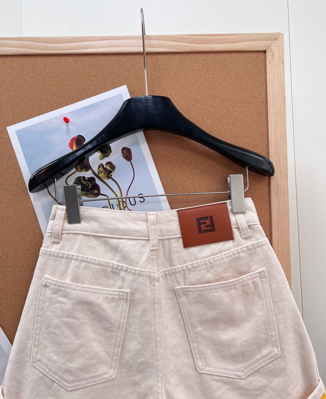 🆕Fendi26春夏新品系列,时髦高级渐变印花卷边牛仔短裤|||,上身藏肉又显瘦 任何腿型都能轻松驾驭 🆕Fendi26春夏新品系列,时髦高级渐变印花卷边牛仔短裤|||,上身藏肉又显瘦 任何腿型都能轻松驾驭