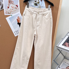 🆕FendiFW26春夏系列新款时髦高级杏色裤脚印花卷边牛仔裤|||,上身藏肉又显瘦 任何腿型都能轻松驾 🆕FendiFW26春夏系列新款时髦高级杏色裤脚印花卷边牛仔裤|||,上身藏肉又显瘦 任何腿型都能轻松驾