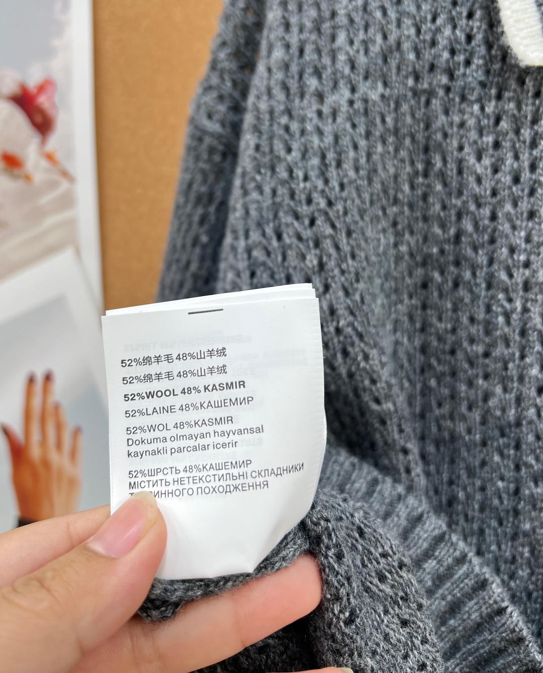 🆕MIUMIU 徽标字母翻领羊绒针织毛衣，少女感天花板，溢出屏幕的青春活力少女感，叠穿也是 yyds，看