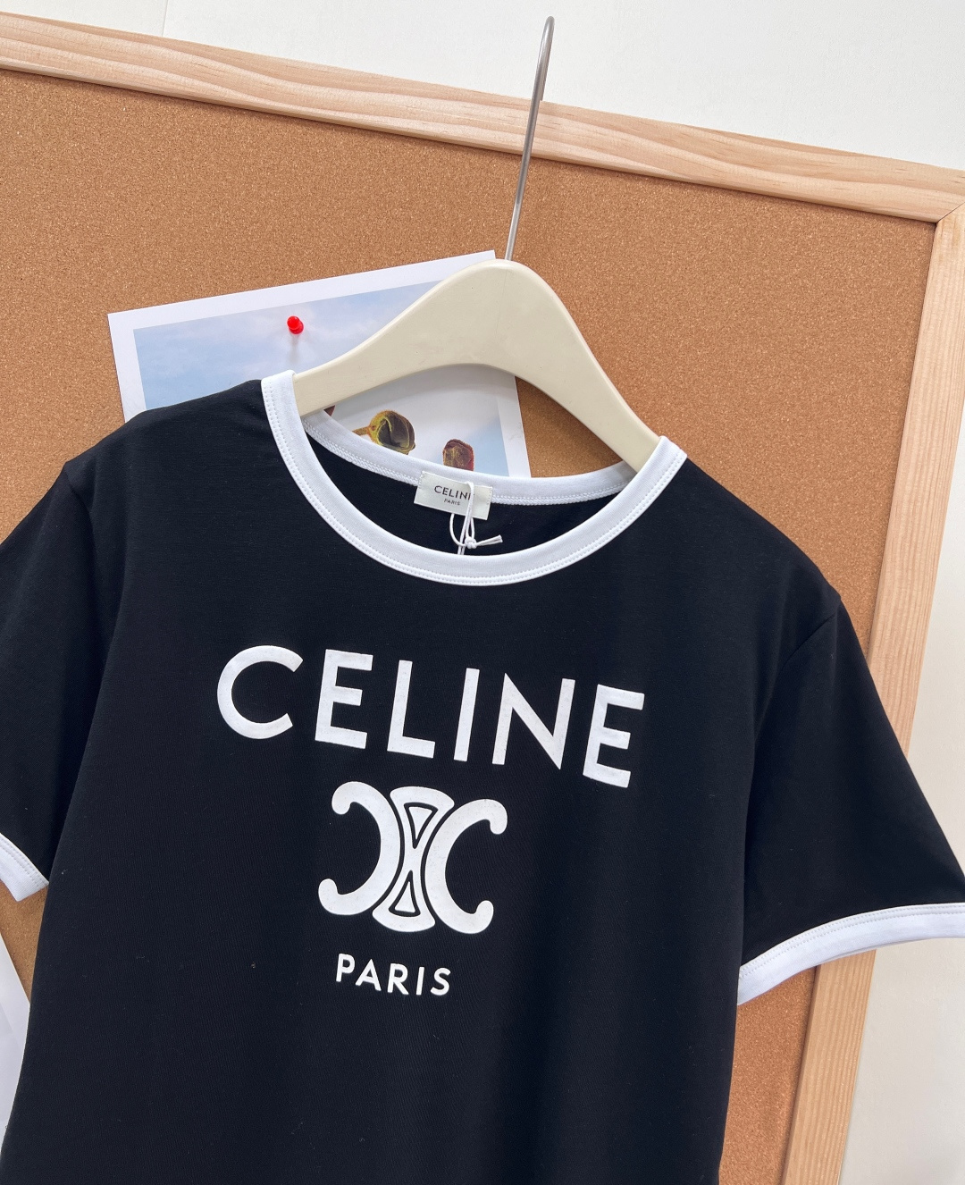 🆕Celine 经典凯旋门字母T恤🖤炸街款！采用手工印花工艺 黑白颜色百搭时髦 实用性非常强的一件！纯棉