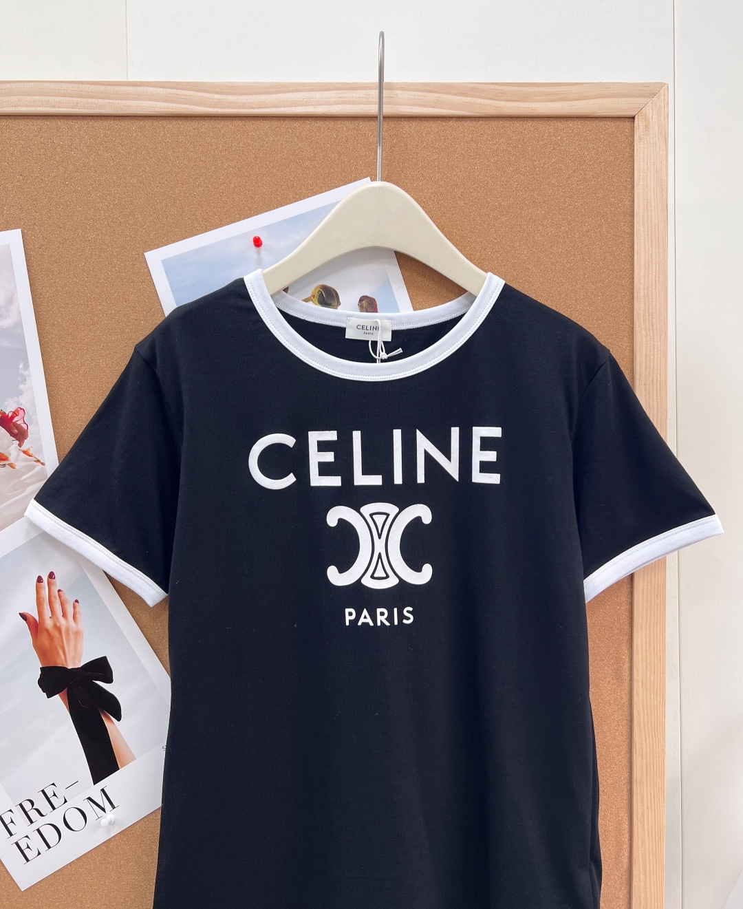 🆕Celine 经典凯旋门字母T恤🖤炸街款！采用手工印花工艺 黑白颜色百搭时髦 实用性非常强的一件！纯棉