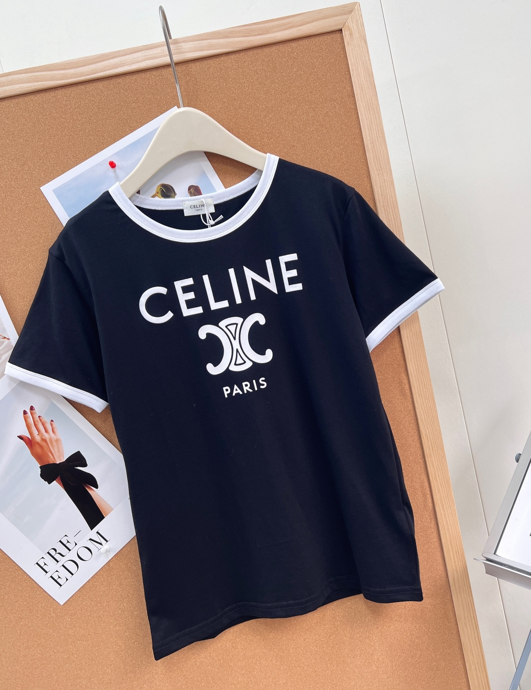 🆕Celine 经典凯旋门字母T恤🖤炸街款！采用手工印花工艺 黑白颜色百搭时髦 实用性非常强的一件！纯棉