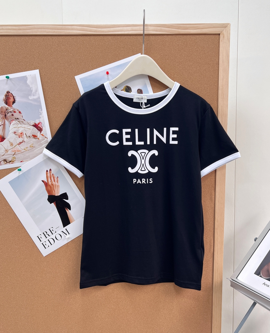 NO:799929,Celine’s classic Arc de Triomphe lettered T-shirt is a street style style!  Using hand-printing technology, the black and white color is versatile and fashionable, and it is a very practical piece!  The pure cotton fabric is skin-friendly and comfortable, and looks good with any combination!  There are so many celebrity influencers on INS, Xiaohongshu and other platforms carrying goods!  An item definitely worth buying!  In stock, ready for sale!  Complete with three standards and two colors!  Size sml,,celine,tees,t-shirt,19860909Celine 经典凯旋门字母T恤炸街款！采用手工印花工艺 黑白颜色百搭时髦 实用性非常强的一件！纯棉面料上身亲肤舒适 随意搭配都好看！INS 小红书等平台超多的明星网红带货！绝对值得入手的单品！现货现货现货发售！三标齐全两色出！ 尺码sml,,celine,tees，t-shirt,,Women's clothing
