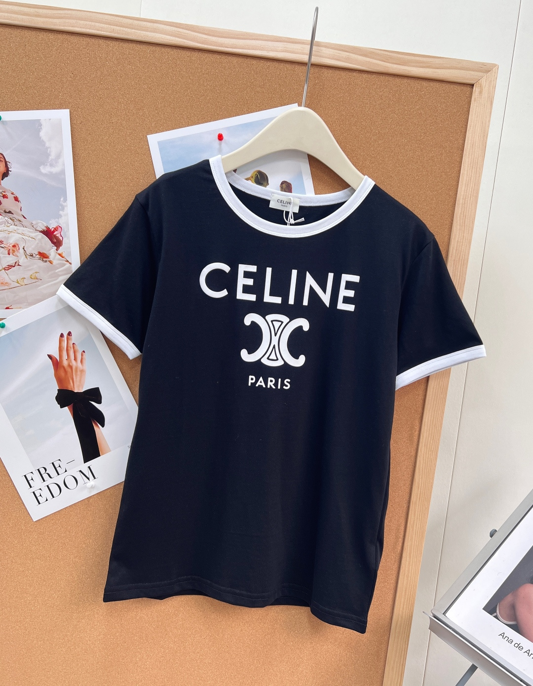 🆕Celine 经典凯旋门字母T恤🖤炸街款！采用手工印花工艺 黑白颜色百搭时髦 实用性非常强的一件！纯棉