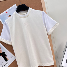 🆕LOEWE 双色拼接logo短袖T恤。撞色设计,杏色圆领超有层次感! 2026流行关键色,一种柔和的, 🆕LOEWE 双色拼接logo短袖T恤。撞色设计,杏色圆领超有层次感! 2026流行关键色,一种柔和的,