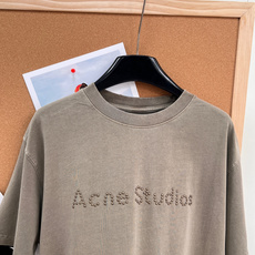 🆕Acne Studios新款废土风T恤!洗水铜片烫字,街头感拉满,废土风T恤,直接把高级感焊在身上✨做 🆕Acne Studios新款废土风T恤!洗水铜片烫字,街头感拉满,废土风T恤,直接把高级感焊在身上✨做