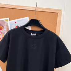 🆕LOEWE春夏新款下摆不规则斜边开衩宽松设计感短袖T恤精仿太空棉的面料,顺滑亲肤柔软, 立体感好,造型 🆕LOEWE春夏新款下摆不规则斜边开衩宽松设计感短袖T恤精仿太空棉的面料,顺滑亲肤柔软, 立体感好,造型