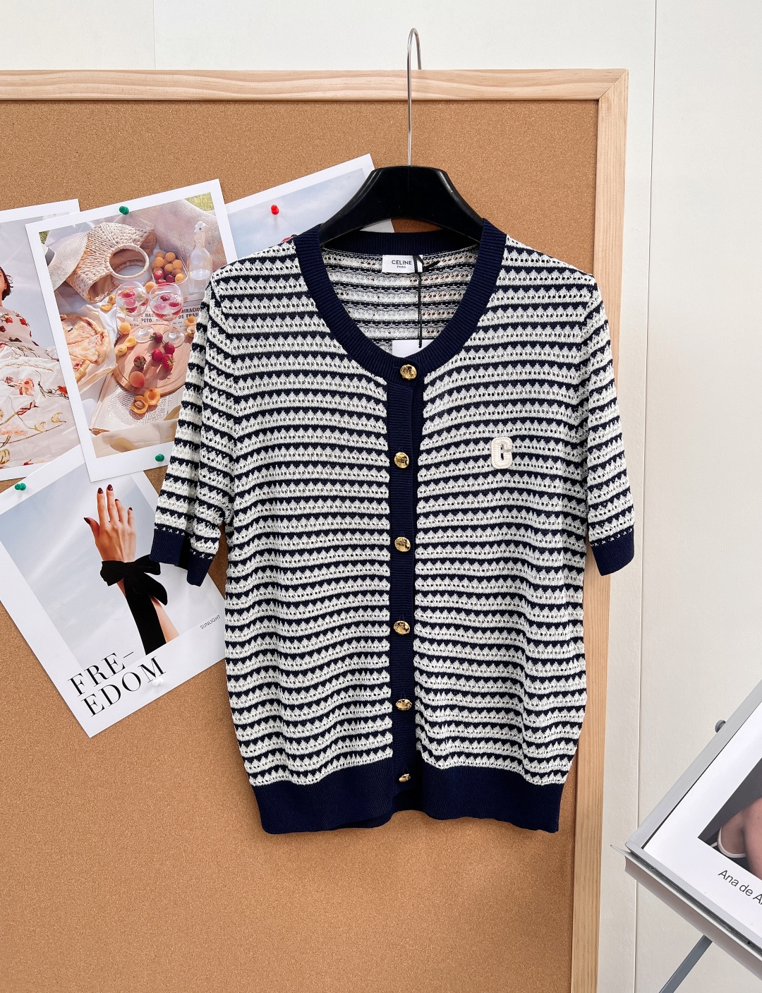 NO:801978,CELINE's new navy blue and white hollow striped short-sleeved cardigan has a high-end feel, with hollow striped texture, breathable and noble - Adopt navy blue + off-white contrast stripe design, the classic navy color will never go out of style, visually elongate the body vertically, make the figure slimmer and not flattering - The whole body is customized with hollow jacquard craftsmanship, weaving a delicate triangle + stripe texture, with a sense of transparency, refreshing and not sweaty in spring and summer, while retaining a sense of sophistication, and it looks great when worn alone  - The hollow texture is dense and moderate, which achieves breathability without being too exposed. It can be worn for daily commuting and dating. - The round neck, placket, cuffs, and hem are all decorated with navy blue contrast piping, which strengthens the outline and makes it more neat. - The placket is matched with 6 customized metal gold buckles, which are full of luster. It is both an opening and closing design and a visual highlight. It instantly enhances the luxurious texture of the entire dress. The exquisiteness of CELINE is directly welded into the details. -  The iconic 'C' letter badge is embroidered on the left chest, low-key to highlight the brand identity, unobtrusive but full of recognition - Round neck + short sleeve design, modify the neckline and arm lines, not shoulder-shaped, super friendly to fat figures - Soft and breathable, the upper body does not dig into the skin, has a drapey feel, complete with three labels, great deal!  Size sml code,,celine,T-shirt,19860909CELINE新款藏青白镂空条纹短袖开衫 高级感拉满,镂空条纹肌理,透气又显贵 - 采用藏青+米白撞色条纹设计,经典海军风配色永不过时,视觉上纵向拉长身形,显瘦不挑身材 - 全身定制镂空提花工艺,织就细腻的三角+条纹肌理,自带通透感,春夏穿清爽不闷汗,同时保留精致感,单穿内搭都出彩 - 镂空纹理疏密有度,既实现了透气效果,又不会过于暴露,日常通勤、约会都能穿 - 圆领、门襟、袖口、下摆都做了藏青色撞色滚边,强化轮廓感,更显利落精神 - 门襟搭配6颗定制金属金扣,光泽感拉满,既是开合设计,也是视觉亮点,瞬间提升整件衣服的奢华质感,CELINE的精致感直接焊在细节里 - 左胸绣有标志性「C」字母徽章,低调彰显品牌身份,不张扬却辨识度拉满 - 圆领+短袖设计,修饰颈线和手臂线条,不挑肩型,对微胖身材超友好 - 软糯透气,上身不扎肤,垂坠感,三标齐全,大货出！ 尺码sml 编码,,celine,T-shirt,,Women's clothing