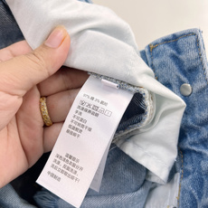 🆕Alexander Wang26新款AW后袋破烂压胶字母短裤,采用高腰 A 字版型,高腰设计能拉高腰线 🆕Alexander Wang26新款AW后袋破烂压胶字母短裤,采用高腰 A 字版型,高腰设计能拉高腰线
