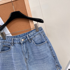 🆕Alexander Wang26新款AW后袋破烂压胶字母短裤,采用高腰 A 字版型,高腰设计能拉高腰线 🆕Alexander Wang26新款AW后袋破烂压胶字母短裤,采用高腰 A 字版型,高腰设计能拉高腰线