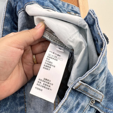 🆕Alexander Wang26新款AW后袋破烂压胶字母长裤,采用高腰弯刀版型,高腰设计能拉高腰线,优 🆕Alexander Wang26新款AW后袋破烂压胶字母长裤,采用高腰弯刀版型,高腰设计能拉高腰线,优