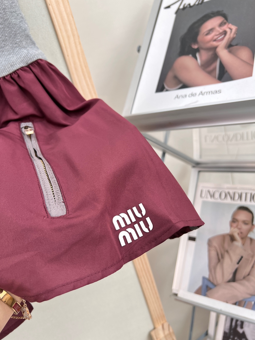 🆕Miumiu新款针织抹胸百褶裙，定制YB斜纹全棉材质 细腻肌理 柔软舒适 平口抹胸裙裁剪 上半部分螺纹包边增添精致调性