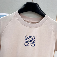 🆕LOEWE夏日限定刺绣logo短袖T恤,伊维萨岛的松弛感谁懂啊,Paula‘sIbiza限定系列直接把 🆕LOEWE夏日限定刺绣logo短袖T恤,伊维萨岛的松弛感谁懂啊,Paula‘sIbiza限定系列直接把