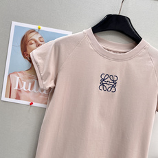 🆕LOEWE夏日限定刺绣logo短袖T恤,伊维萨岛的松弛感谁懂啊,Paula‘sIbiza限定系列直接把 🆕LOEWE夏日限定刺绣logo短袖T恤,伊维萨岛的松弛感谁懂啊,Paula‘sIbiza限定系列直接把