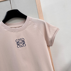 🆕LOEWE夏日限定刺绣logo短袖T恤,伊维萨岛的松弛感谁懂啊,Paula‘sIbiza限定系列直接把 🆕LOEWE夏日限定刺绣logo短袖T恤,伊维萨岛的松弛感谁懂啊,Paula‘sIbiza限定系列直接把