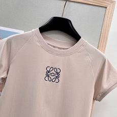🆕LOEWE夏日限定刺绣logo短袖T恤,伊维萨岛的松弛感谁懂啊,Paula‘sIbiza限定系列直接把 🆕LOEWE夏日限定刺绣logo短袖T恤,伊维萨岛的松弛感谁懂啊,Paula‘sIbiza限定系列直接把