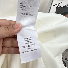 🆕DIOR新款高级感暗纹缎面伞裙,温柔贵气天花板 自带柔光高级感的轻奢缎面半裙,把老钱松弛氛围感拿捏满分 🆕DIOR新款高级感暗纹缎面伞裙,温柔贵气天花板 自带柔光高级感的轻奢缎面半裙,把老钱松弛氛围感拿捏满分