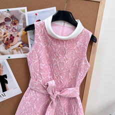 🆕CURIEL植绒玫瑰花提花赫本无袖腰带连衣裙,经典小立领+无袖设计,玫瑰浮雕植绒面料超有质感,撞色系带 🆕CURIEL植绒玫瑰花提花赫本无袖腰带连衣裙,经典小立领+无袖设计,玫瑰浮雕植绒面料超有质感,撞色系带