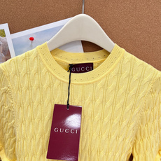🆕Gucci 26春夏新款圆领针织短袖✨高品质,早春氛围感天花板针织上衣。经典圆领版型温柔包裹脖颈,不挑 🆕Gucci 26春夏新款圆领针织短袖✨高品质,早春氛围感天花板针织上衣。经典圆领版型温柔包裹脖颈,不挑