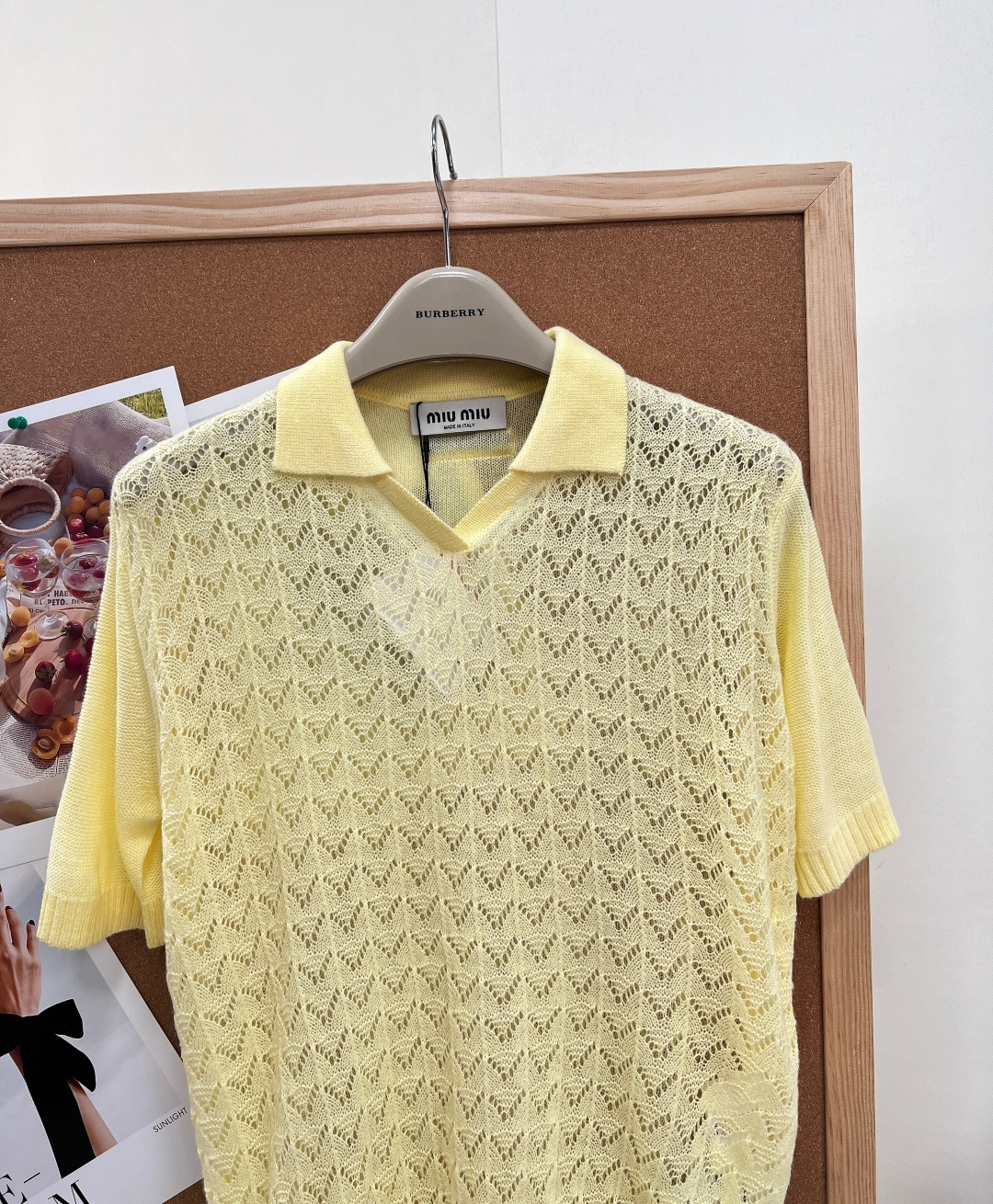 🆕MiuMiu 26春夏新款奶黄翻领针织短袖💛原版高定软糯羊毛面料,春夏专属透气轻薄肌理贴肤软糯亲肤不闷 🆕MiuMiu 26春夏新款奶黄翻领针织短袖💛原版高定软糯羊毛面料,春夏专属透气轻薄肌理贴肤软糯亲肤不闷