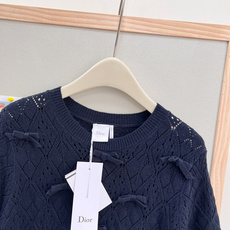 🆕Dior 26春夏新款圆领针织短袖🤍原版高定春夏轻奢少女感上衣,经典利落圆领版型,温柔贴合脖颈,不挑脸 🆕Dior 26春夏新款圆领针织短袖🤍原版高定春夏轻奢少女感上衣,经典利落圆领版型,温柔贴合脖颈,不挑脸