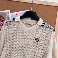🆕MiuMiu 26春夏新款Polo镂空针织短袖✨甄选50%和纸+39%天丝+11%人造丝黄金混纺面料自 🆕MiuMiu 26春夏新款Polo镂空针织短袖✨甄选50%和纸+39%天丝+11%人造丝黄金混纺面料自